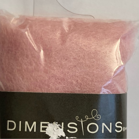 6 Dimensions FeltWorks 100% Wool Roving 0.25oz Pastel Pink Rhubarb Crafts - Picture 2 of 14